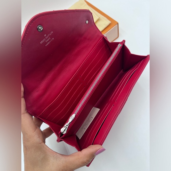 LOUIS VUITTON New Wave Long Wallet/Wristlet
Quilted Leather Rouge - Picture 10 of 16